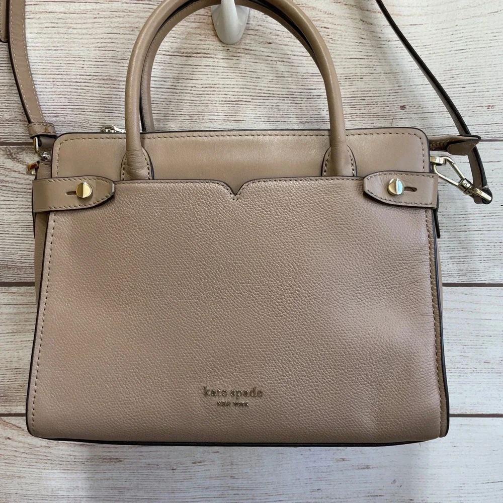 KATE SPADE NEW YORK CLASSIC‎ MEDIUM SATCHEL/CROSSBODY IN TAUPE PEBBLED LEATHER